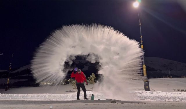 Kaynar su havada dondu