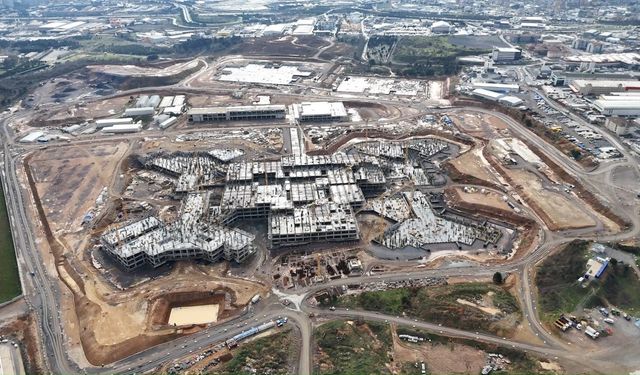 Türkiye’nin en büyük şehir hastanesi yükseliyor