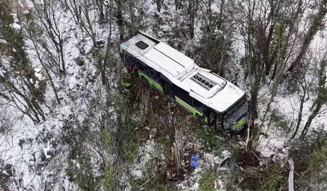 Kartepe’nin zirvesinden inen otobüs şarampole uçtu: 22 yaralı