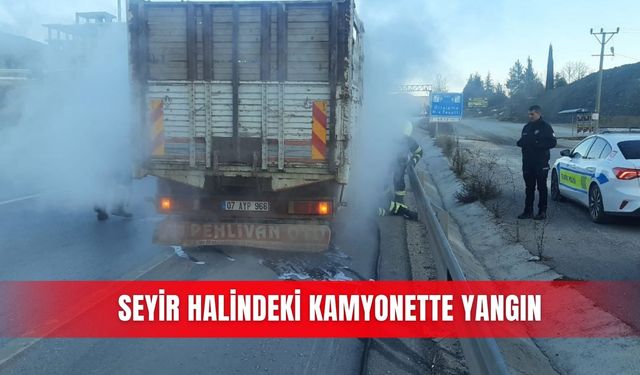 Seyir halindeki kamyonette yangın