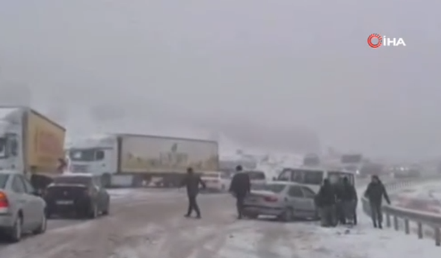 Gaziantep-Araban kara yolunda kar esareti