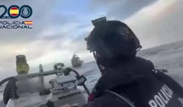 İspanyol polisi, açık denizde 10 tonluk rekor kokain ele geçirdi