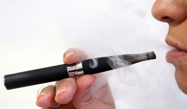 Uzmanından elektronik sigara uyarısı: "Bu likitlerin içerisinde her türlü madde var"