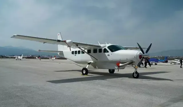 Endonezya'da uçağa silahlı saldırı: 2 ölü