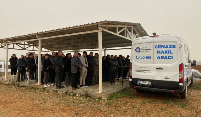 Burdur’daki feci kazada anne ile oğlu  son yolculuklarına uğurlandı