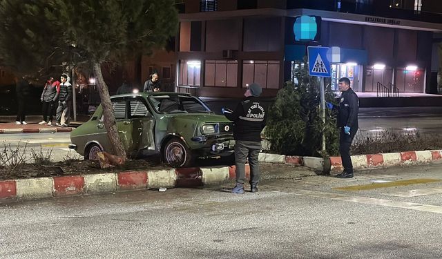 Otomobil yayalara çarptı: 3 yaralı