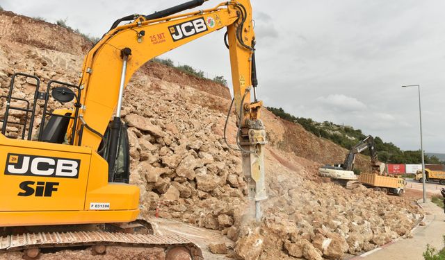 Kepez'de heyelan riskine müdahale