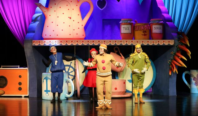 Küçük ellerden büyük alkış