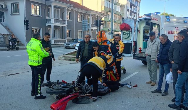 Burdur'da motosiklet ile otomobil çarpıştı: 1 yaralı