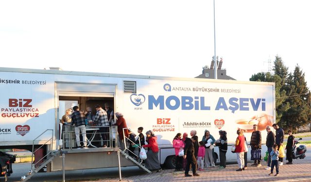 Büyükşehir'in geleneksel iftar ikramı sürüyor