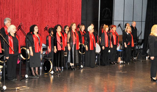 Antalya'da türkülü şarkılı konser