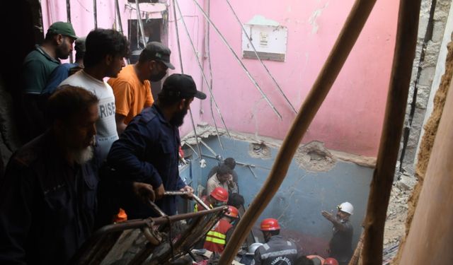 Pakistan’da üç katlı binada tüp patladı: 16 ölü, 14 yaralı