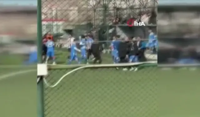 Maç sonrası saha içi savaş alanına döndü, 3 futbolcu hastanelik oldu