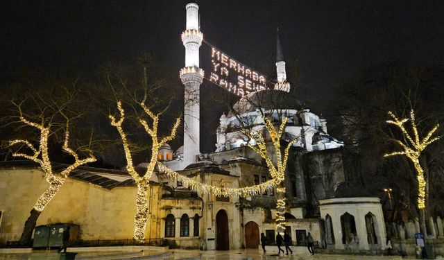Eyüpsultan Camii’nde ilk teravih namazı