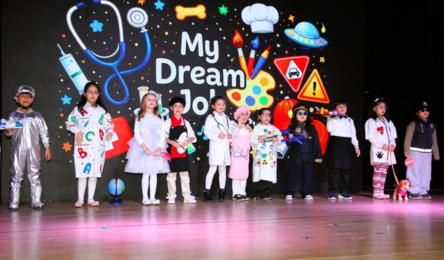 Yabancı dil vizyonu sahneye taşındı