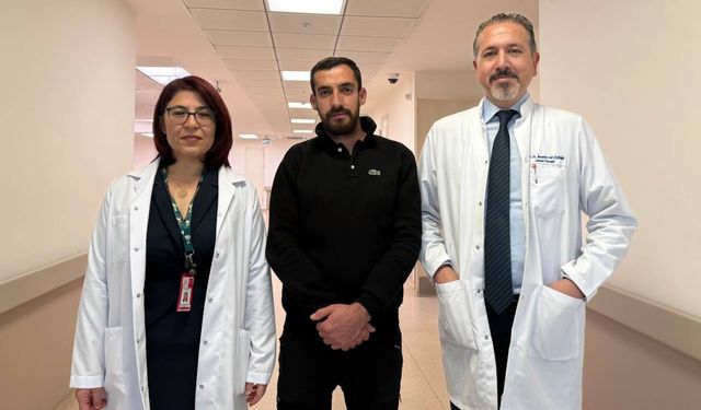 Geçmeyen öksürüğü için gitti, nadir hastalığını öğrendi, 4 ameliyat oldu