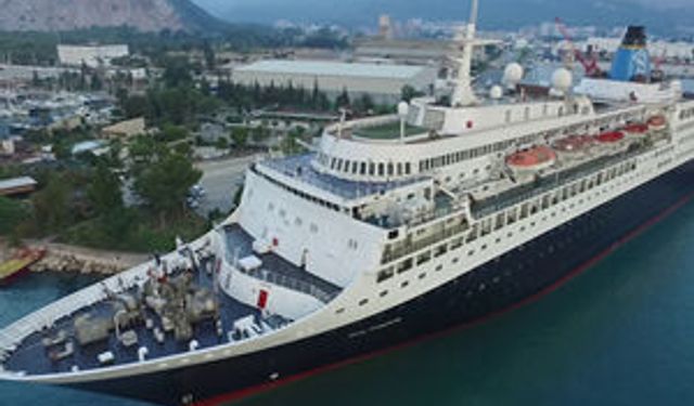 Antalya Limanı’nda yeni dönem: Dev kruvaziyerler yanaşmaya başladı
