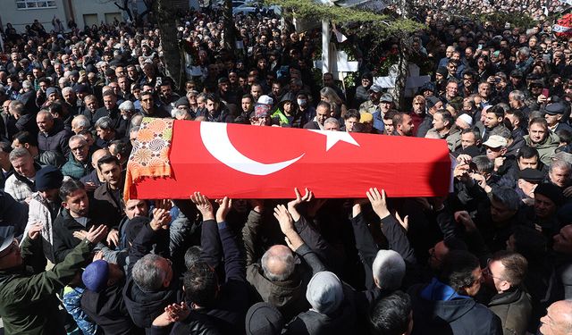 Öğrencisi tarafından öldürülen Fatma Nur öğretmen son yolculuğuna uğurlandı