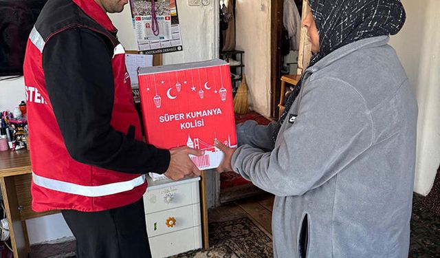 Antalya'da ramazan kolisi dağıtıldı