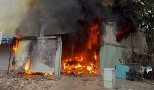 Antalya'da atölyedeki yangın, bitişikteki iş yerine sıçradı