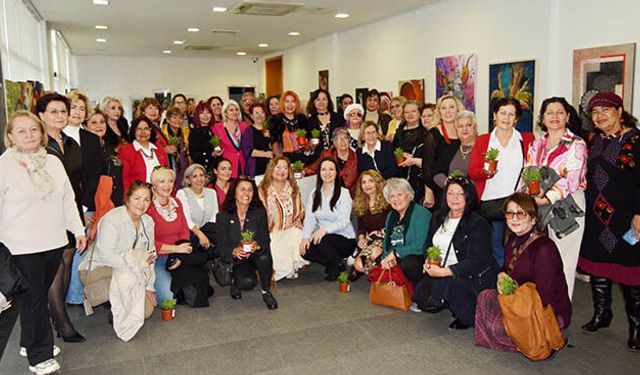 'Dünya Kadınlar Günü'nde 72 kadın sanatçı eseri