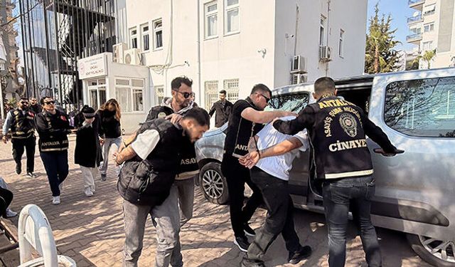 Silahlı saldırı şüphelileri Mersin'de yakayı ele verdi