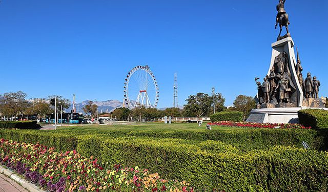 Antalya baharı renklerle karşılıyor