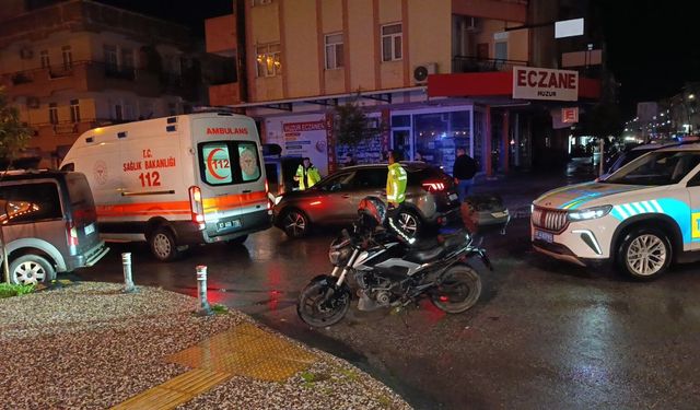 Manavgat'ta motosiklet otomobile çarptı