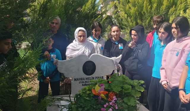 Mahra mezarı başında anıldı