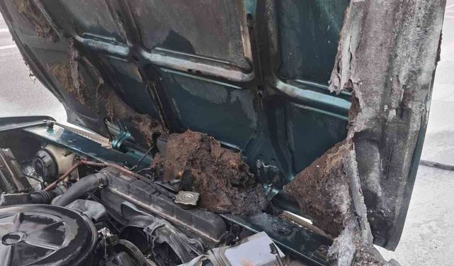 Alanya'da seyir halindeki otomobil yandı