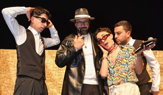 'Salaklar Sofrası' sahnelendi