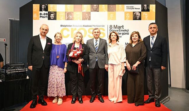 Kepez'de 'Cross' sergisi açıldı