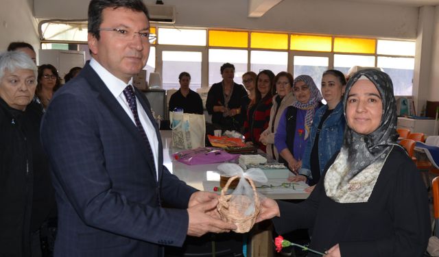 Kaymakam Şahin Kadınlar Günü'nü kutladı