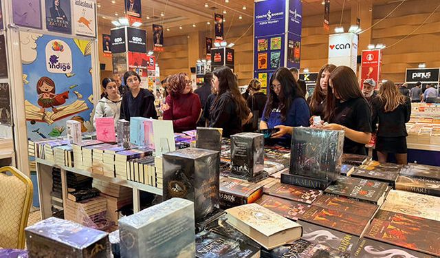 Kepez Kitap Fuarı'na ziyaretçi akını