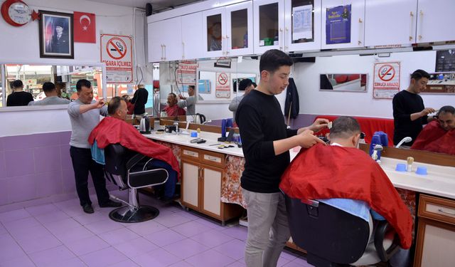 Korkuteli'de 'bayram tıraşı' yoğunluğu