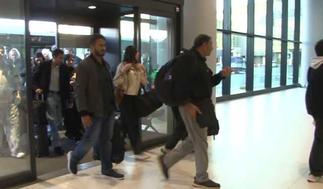 Katar’da mahsur kalan Türk vatandaşları Türkiye’ye döndü