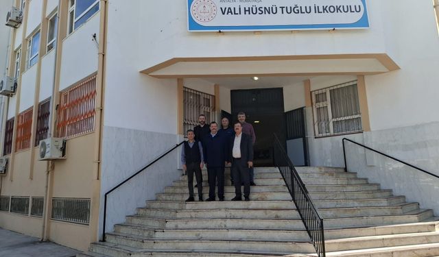 Okulları dolaşıyor