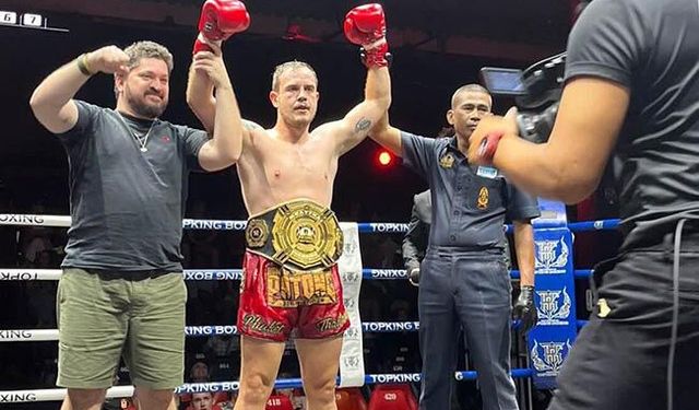 Tayland'dan şampiyonluk kemeriyle döndü