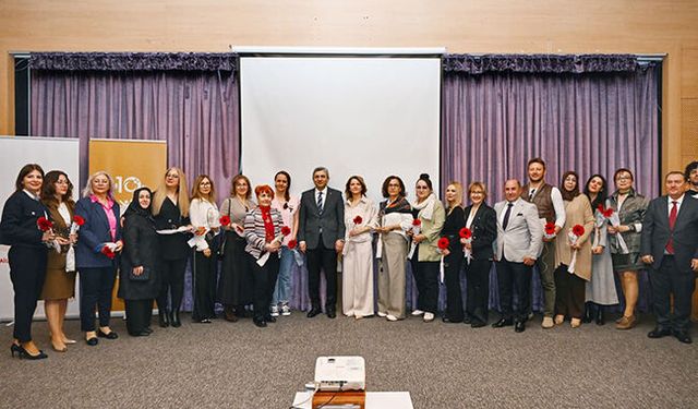 Vali Şahin 8 Mart sergisine katıldı