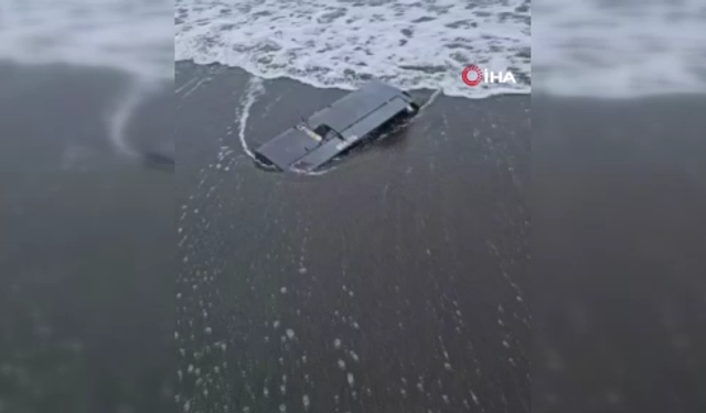 Sakarya’da sahile dron parçası vurdu