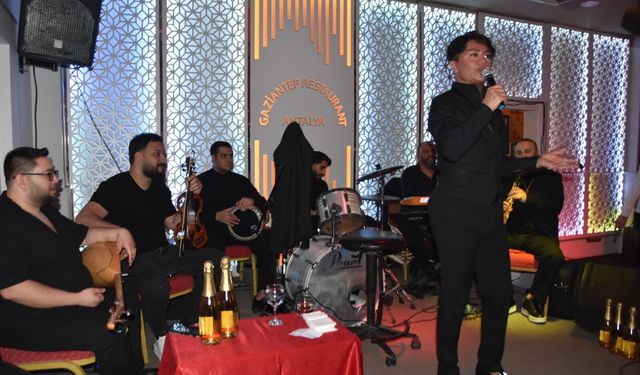 Elnur, Gaziantep Restaurant’ta devleşti