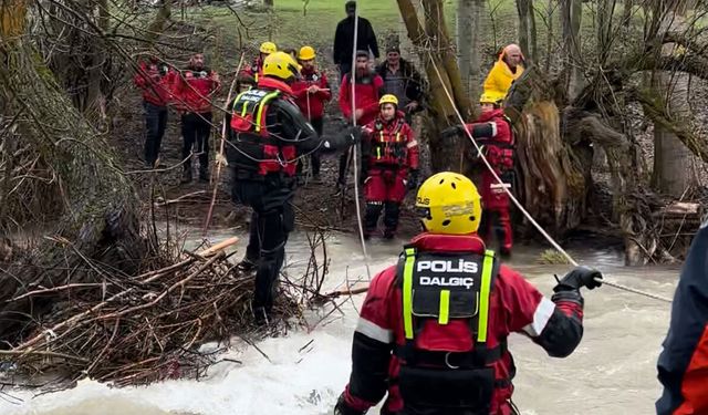 Şemdinli’de dereye düşen çocuğun cansız bedeni bulundu