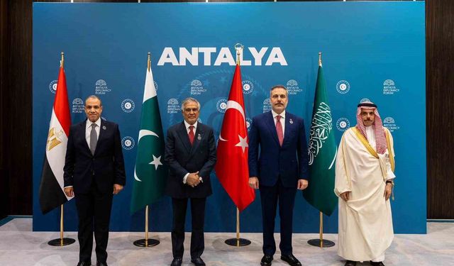 Türkiye-Mısır-Pakistan-Suudi Arabistan Dışişleri Bakanları Toplantısı