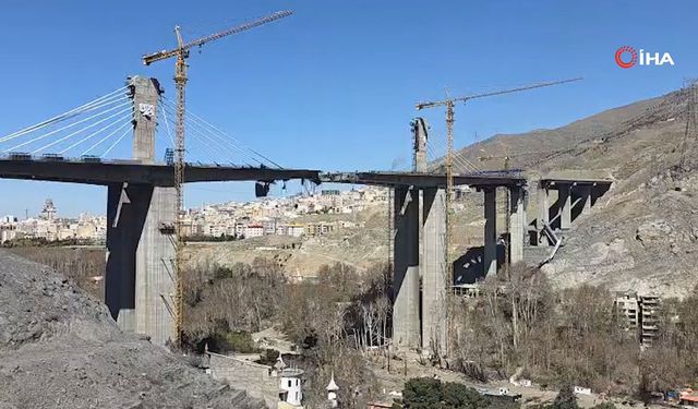 İran'ın en yüksek köprüsünde oluşan hasar görüntülendi