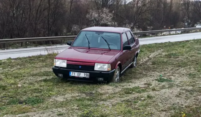 Burdur'da otomobil refüje çıktı