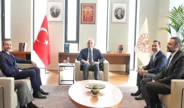 Bakan Ersoy, sanatçı Görkem Sevindik'i kabul etti