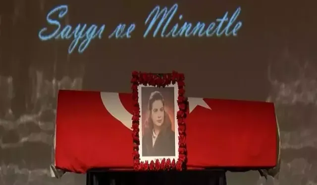 Sanatçı Feyha Çelenk için Ahmet Vefik Paşa Devlet Tiyatrosu’nda tören düzenlendi