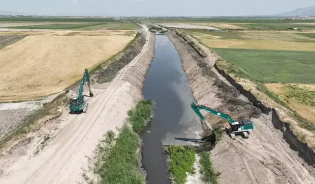 Su akışını kesen bent yıkıldı