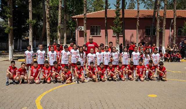 Aksu'da Antalyaspor temalı 23 Nisan gösterisi