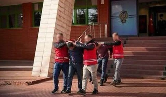 Dolandırıcılık yapan 2 şüpheli tutuklandı